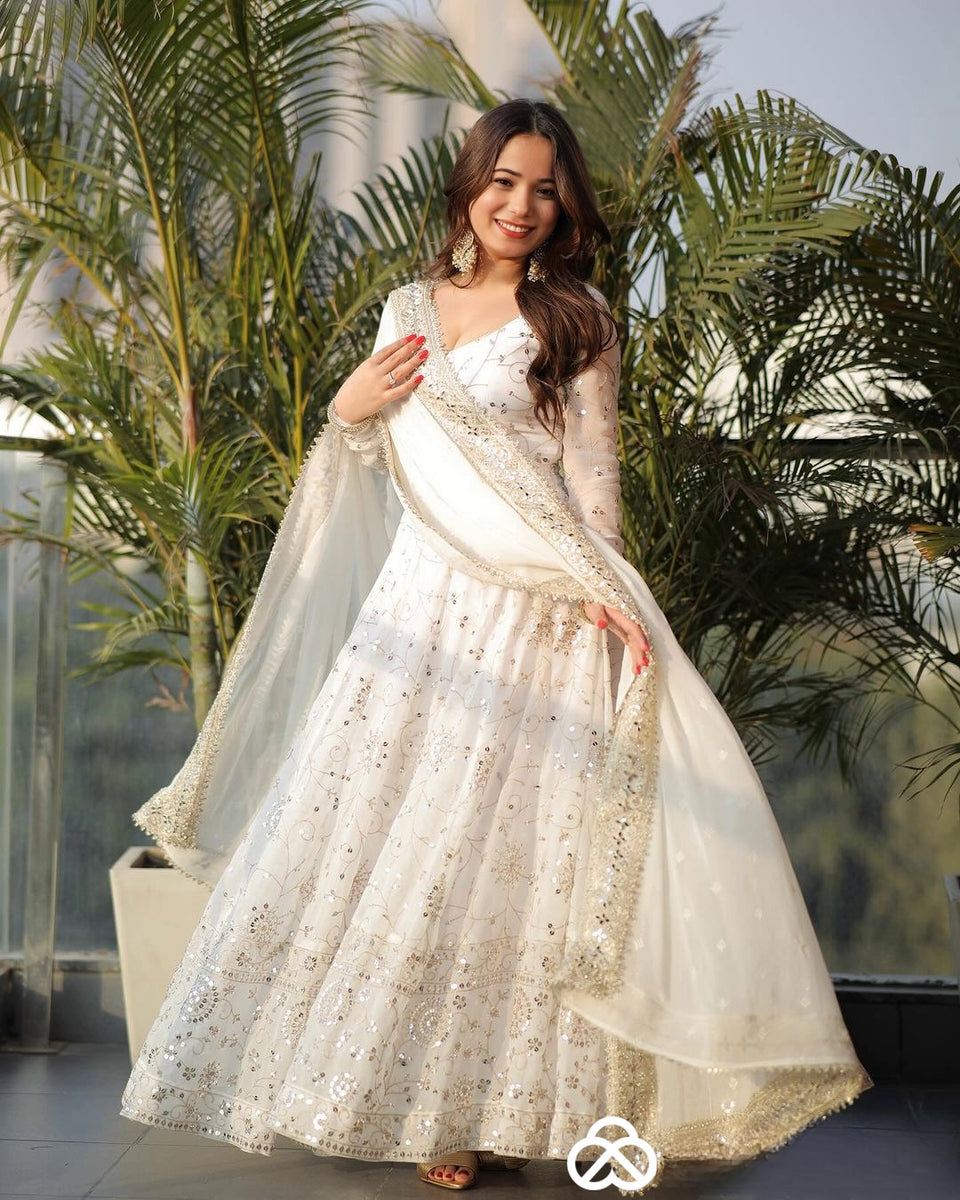 Presenting New  Đěsigner Anarkali Suit In New Fancy Style