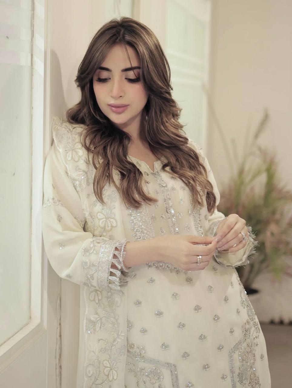 Exquisite Elegance: Sara Khan's White Embroidered Suit Collection Unveiled