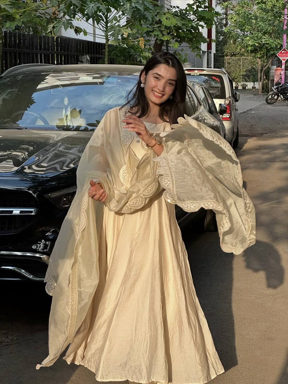 Elegance in Cream: A Street Style Statement