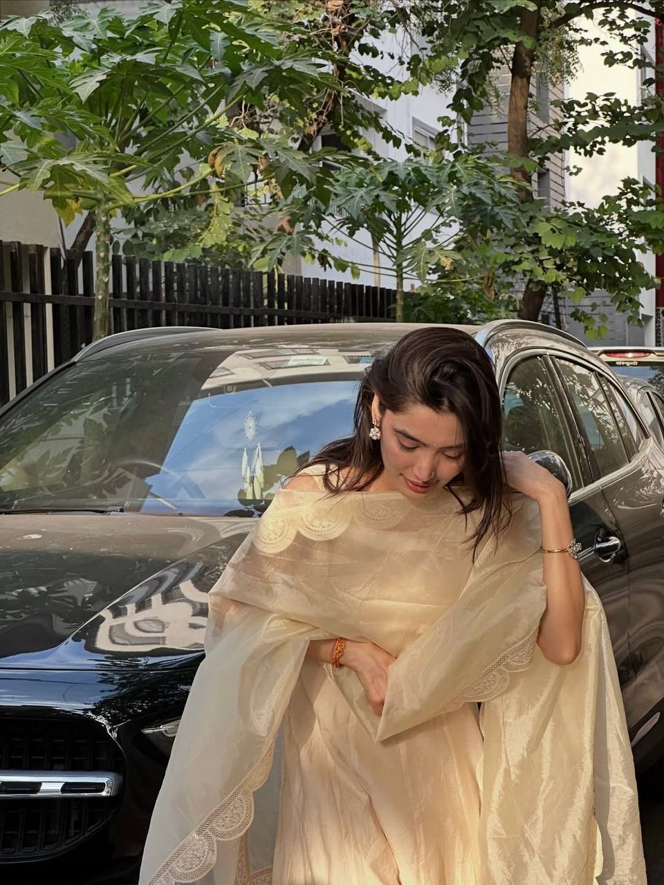 Elegance in Cream: A Street Style Statement