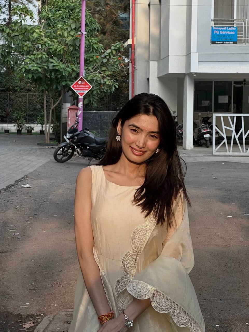 Elegance in Cream: A Street Style Statement