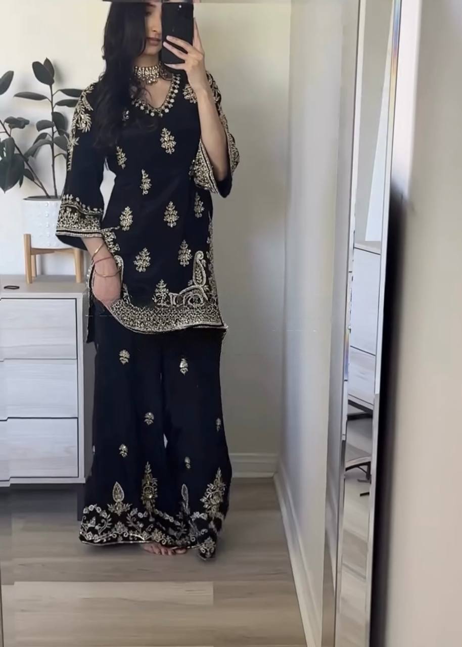 Exquisite Black Embroidered Lehenga Set for Elegant Occasions