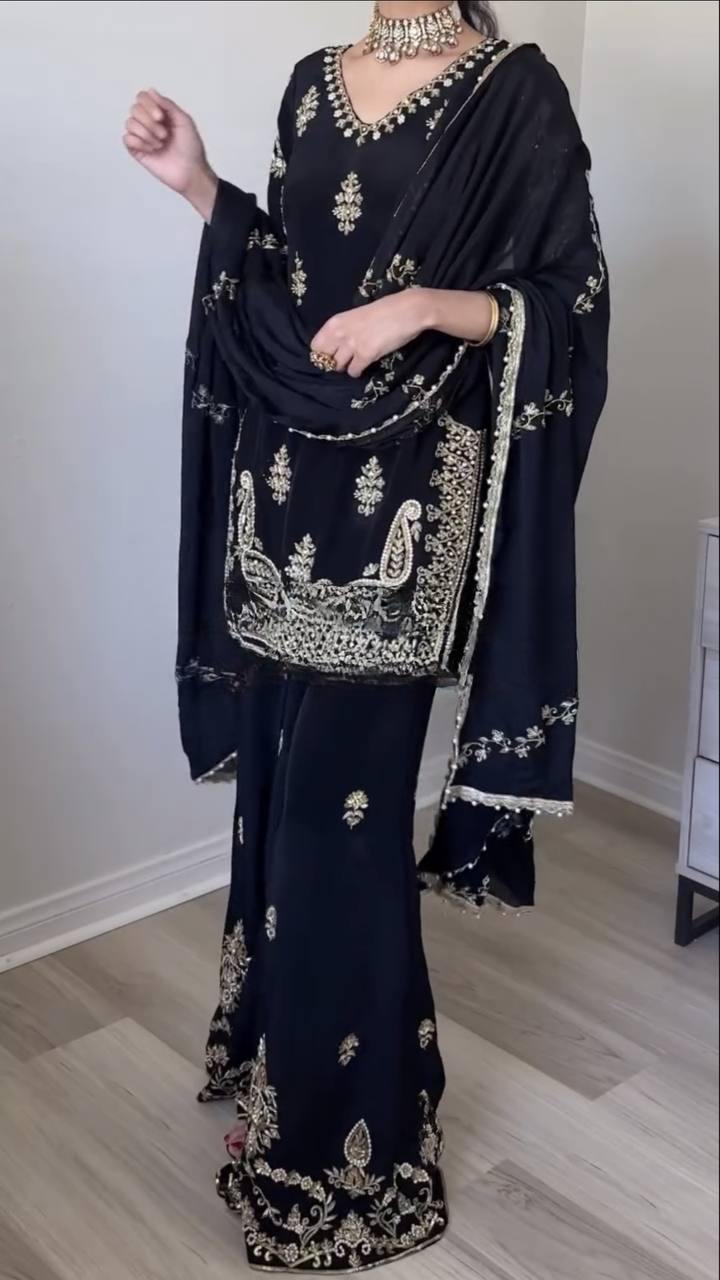 Exquisite Black Embroidered Lehenga Set for Elegant Occasions