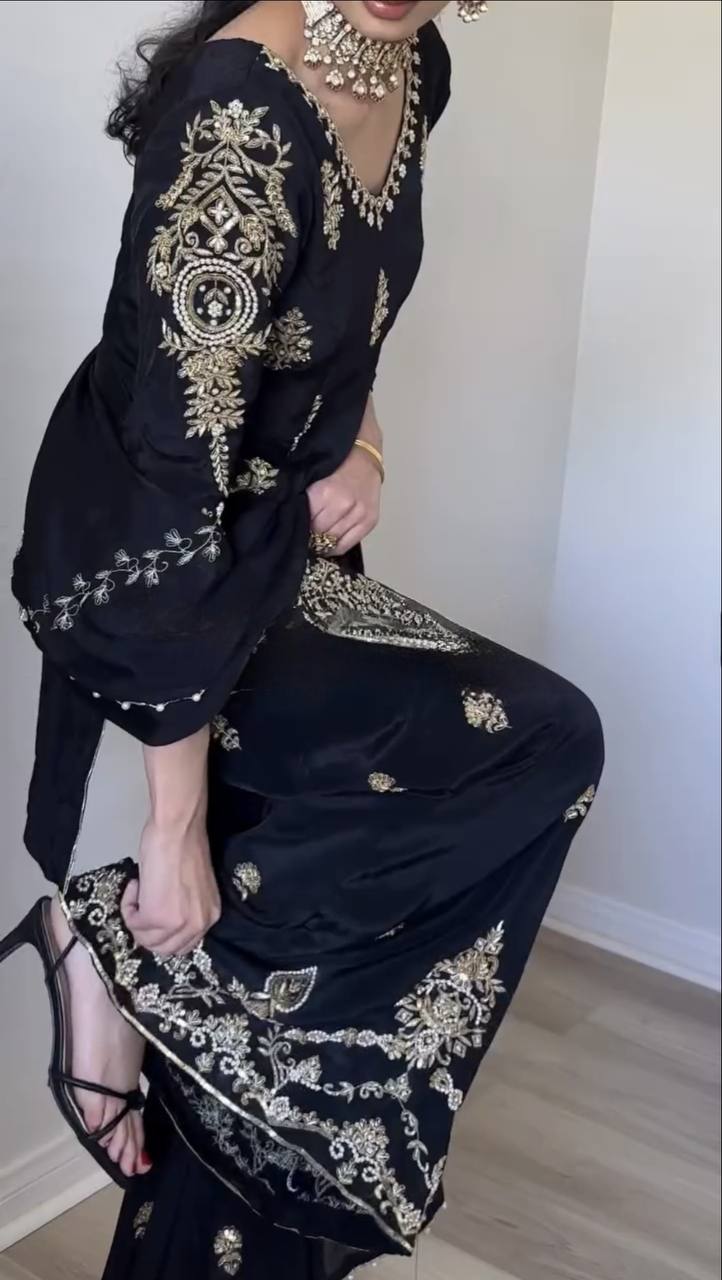 Exquisite Black Embroidered Lehenga Set for Elegant Occasions