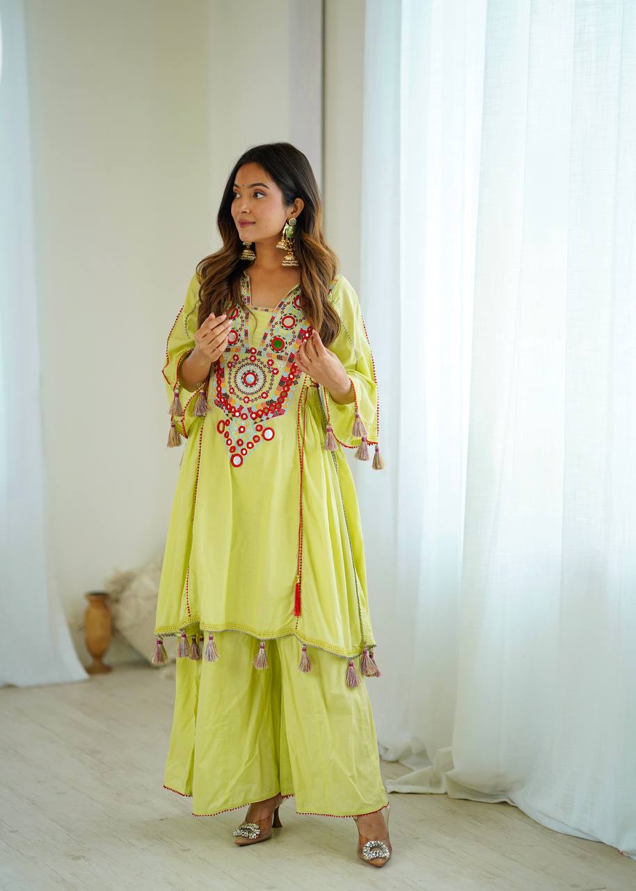 Opulent Beige Kurta: Artful Embroidery for Refined Style