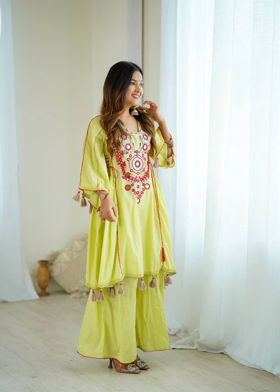 Opulent Beige Kurta: Artful Embroidery for Refined Style