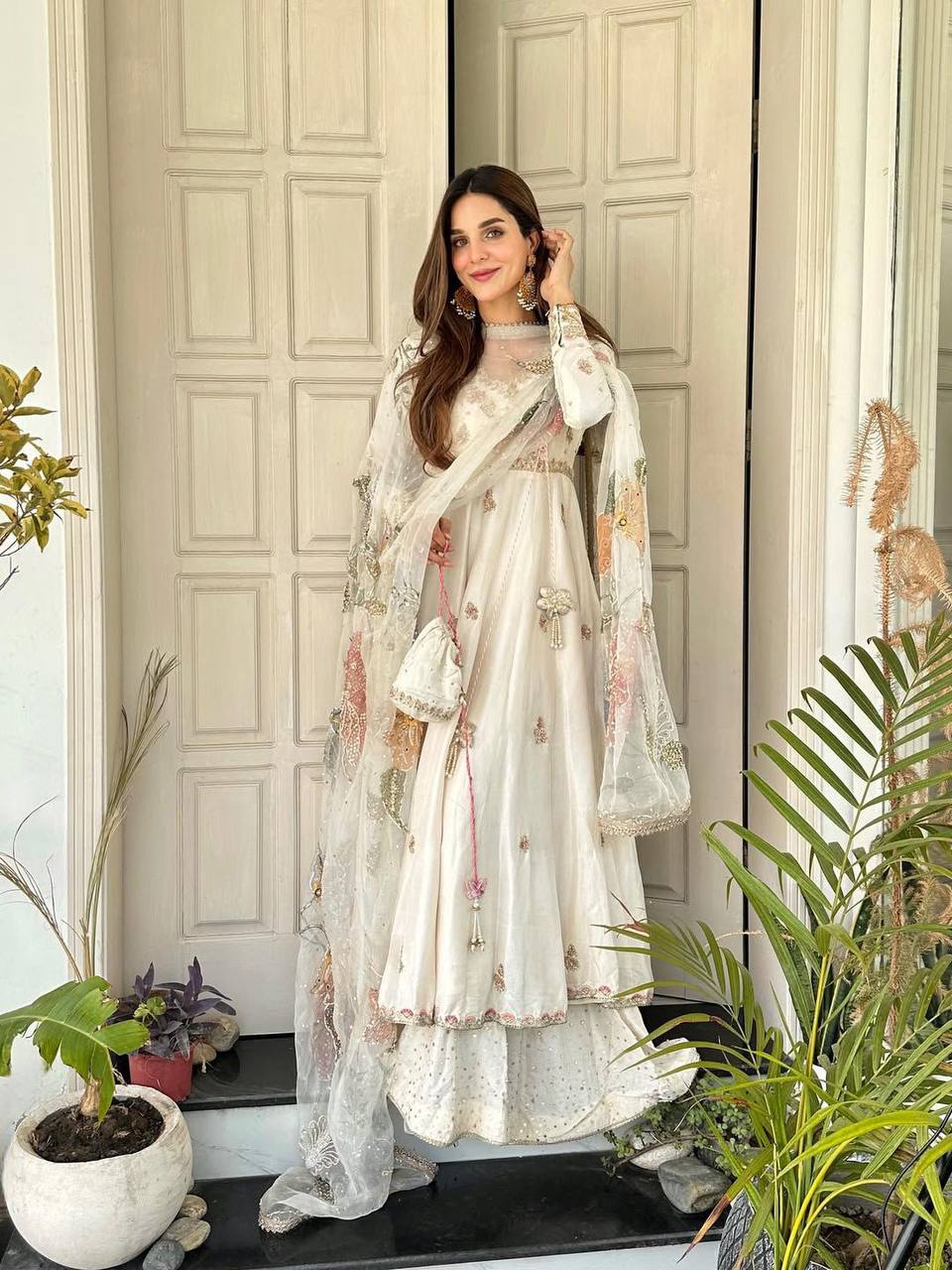 Kareena Kapoor: Unveiling Glamour in Style