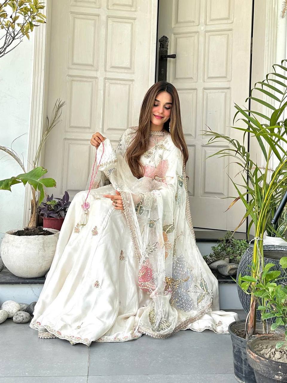 Kareena Kapoor: Unveiling Glamour in Style