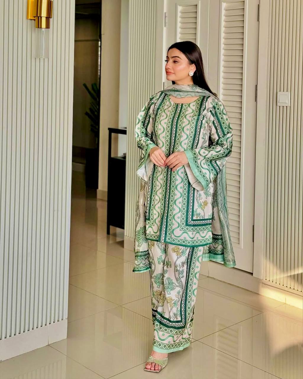 Elegant Essence: Exquisite Green and White Pakistani Suit for Women