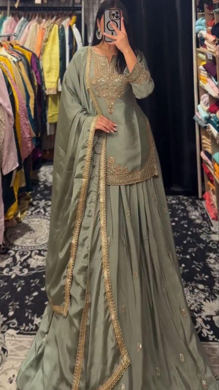 Luxe Lengha Ensemble: Celebrate Tradition with Colorful Sophisticatio
