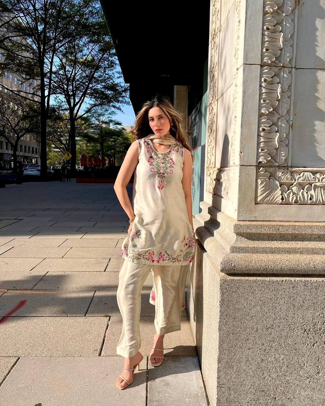 Timeless Allure: The Perfect Harmony of White and Pink