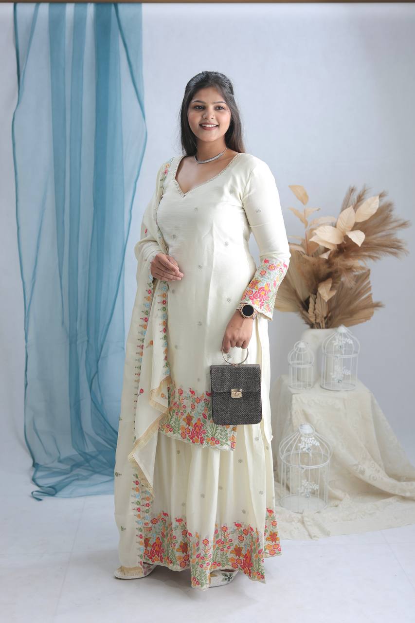 Luxe Floral Fusion: Exquisite Dupatta with Elegant Suit